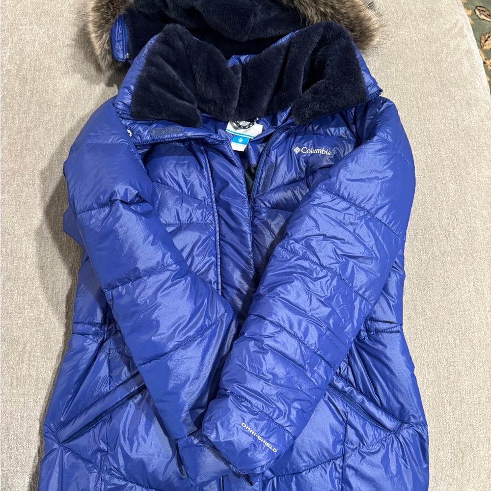 Columbia Navy Puffer Jacket with Plush Hood